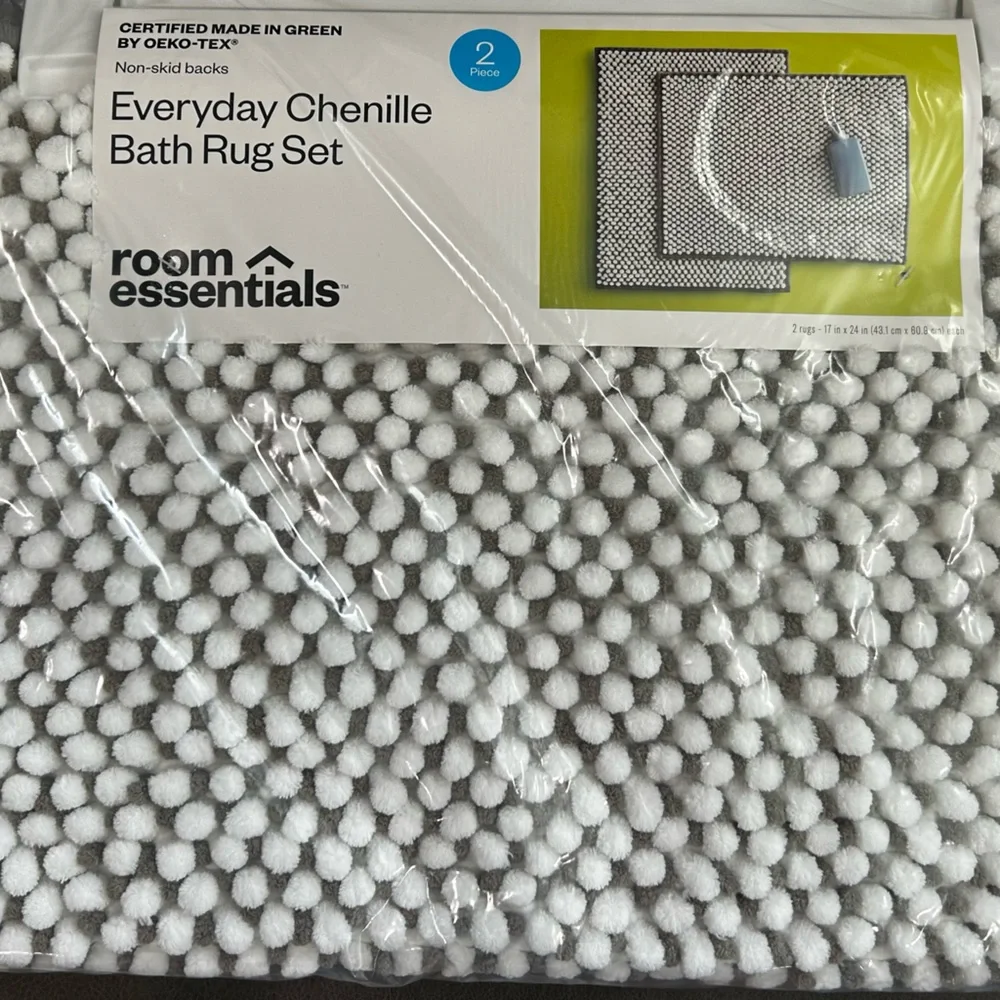 New in package Room Essentials Chenille Bath Rug Set - White and Gray